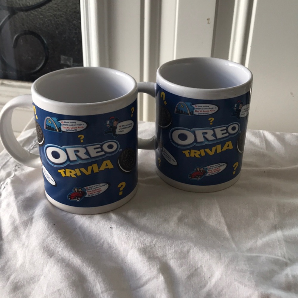Vintage Oreo Trivia mug set!